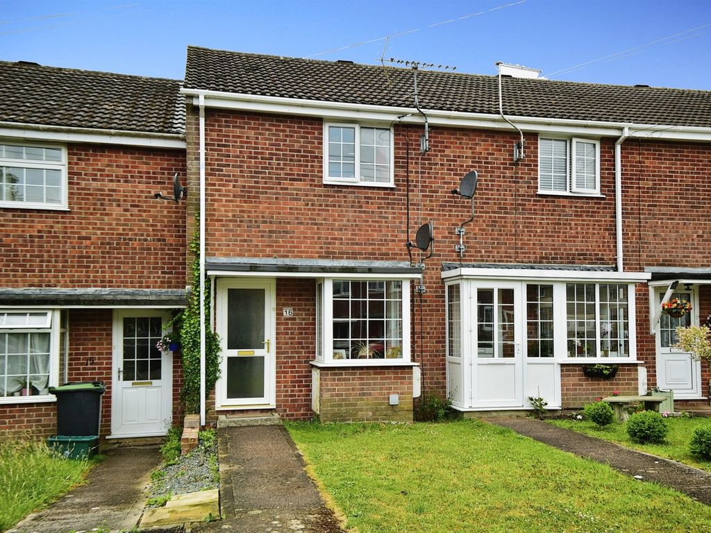 2 bed terraced house for sale in Ash Close, Shaftesbury SP7, £215,000