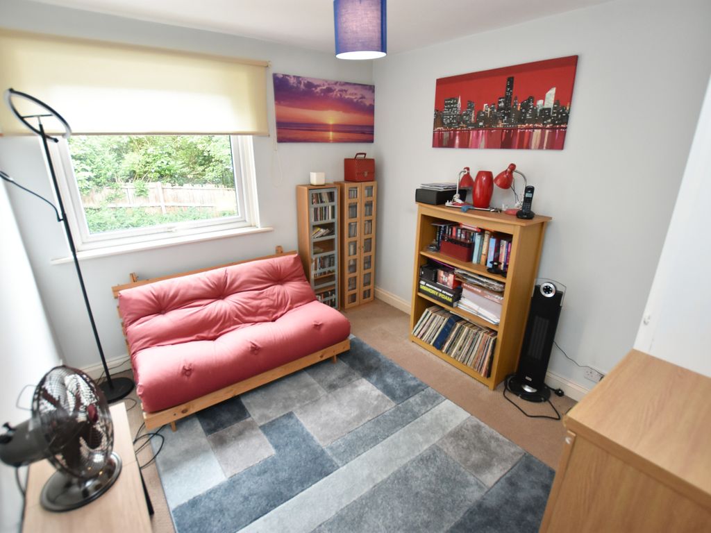 2 bed flat for sale in Old Warwick Court, Old Warwick Road, Solihull B92, £160,000