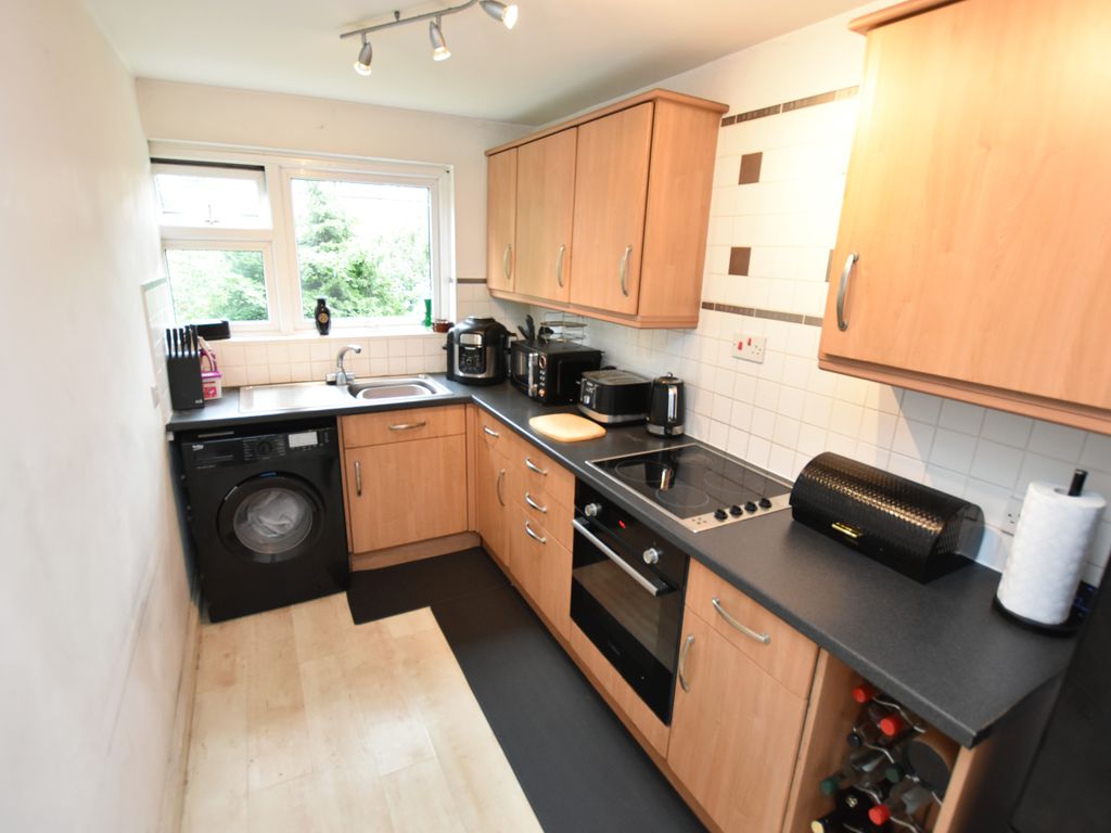 2 bed flat for sale in Old Warwick Court, Old Warwick Road, Solihull B92, £160,000