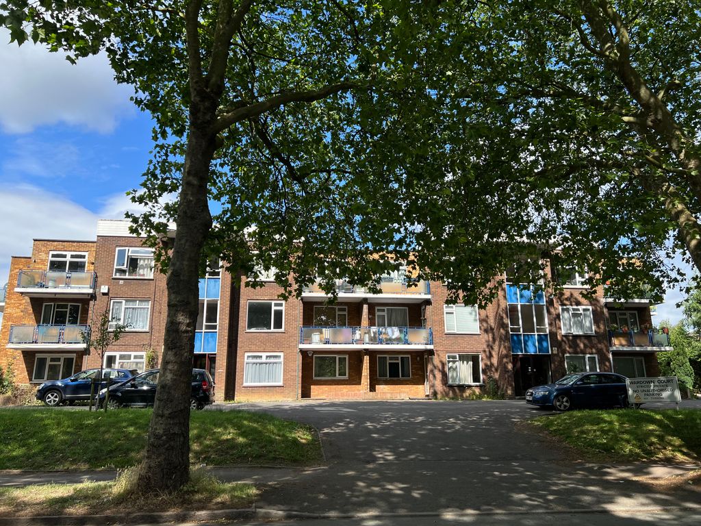 2 bed flat for sale in New Bedford Road, Luton LU3, £169,000