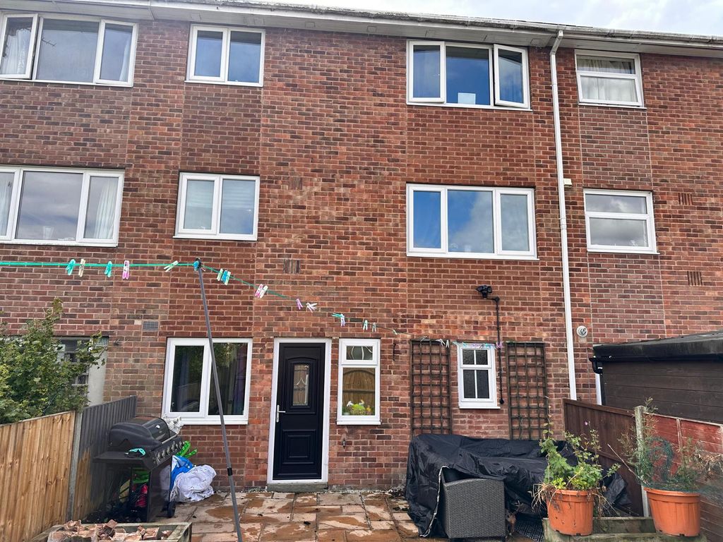 3 bed terraced house for sale in Armstrong Road, Retford DN22, £140,000