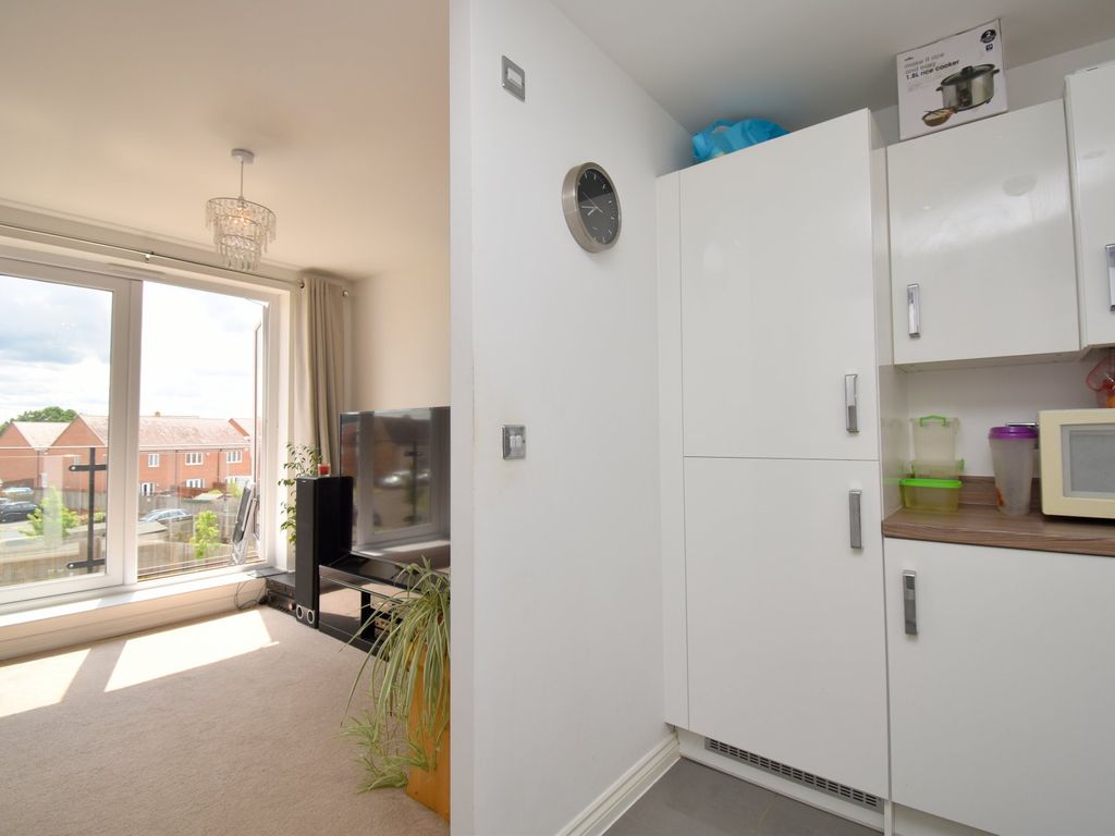 2 bed flat for sale in Rutherford Way, Biggleswade SG18, £230,000