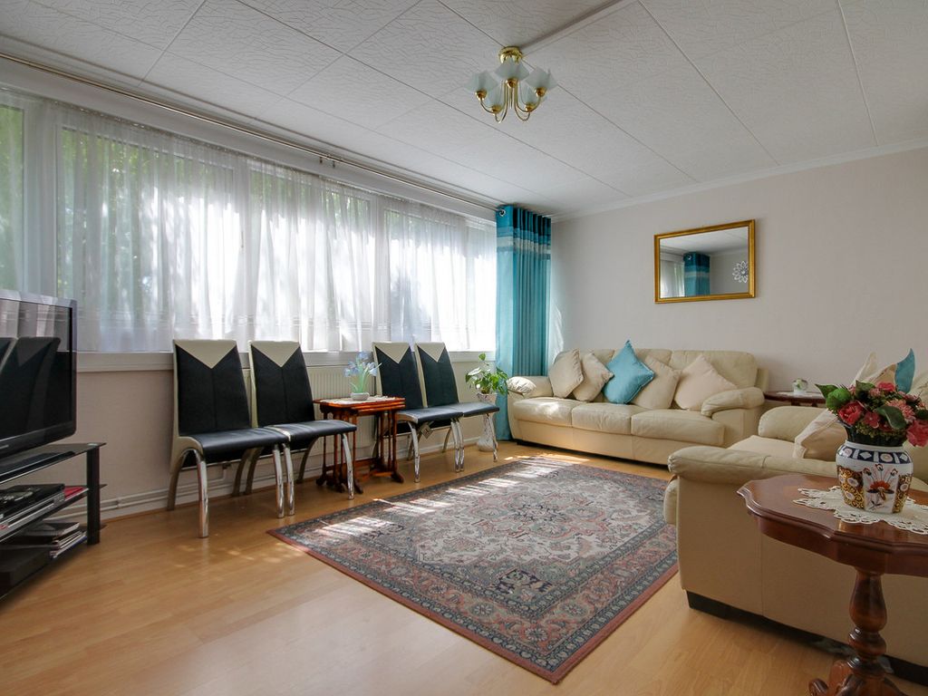 3 bed flat for sale in Ballards Walk, Basildon SS15, £200,000