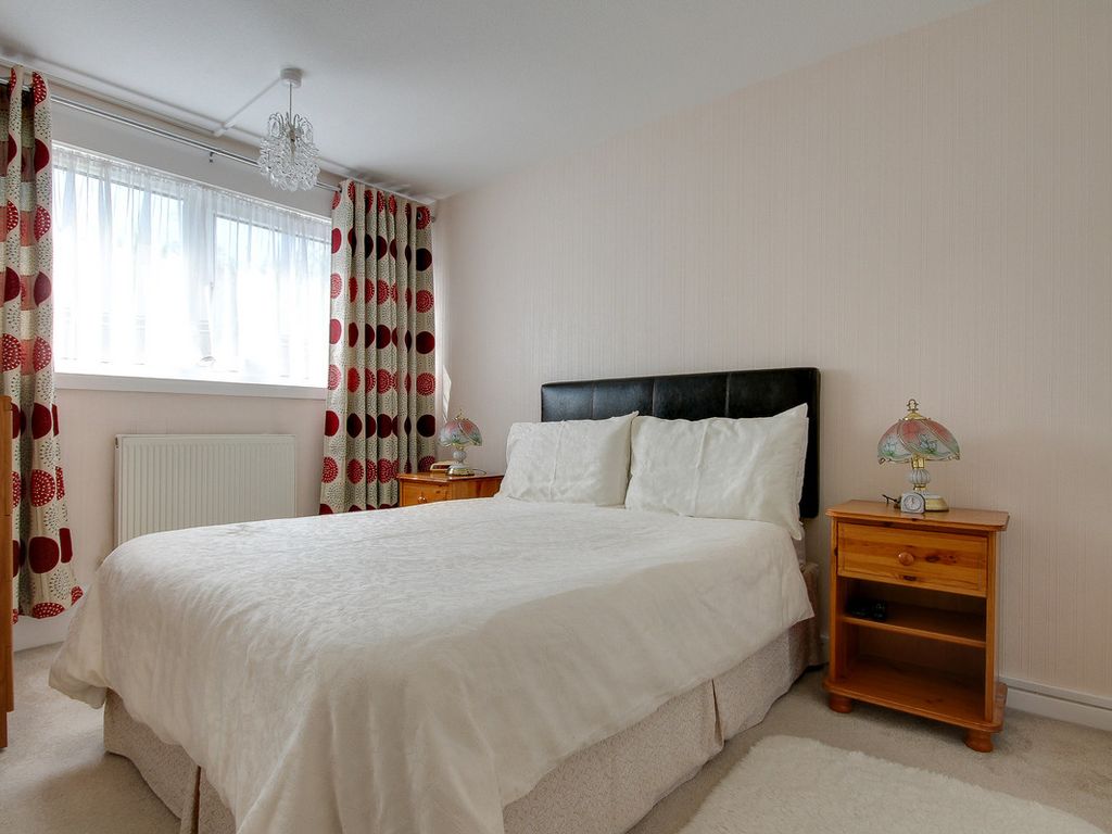 3 bed flat for sale in Ballards Walk, Basildon SS15, £200,000