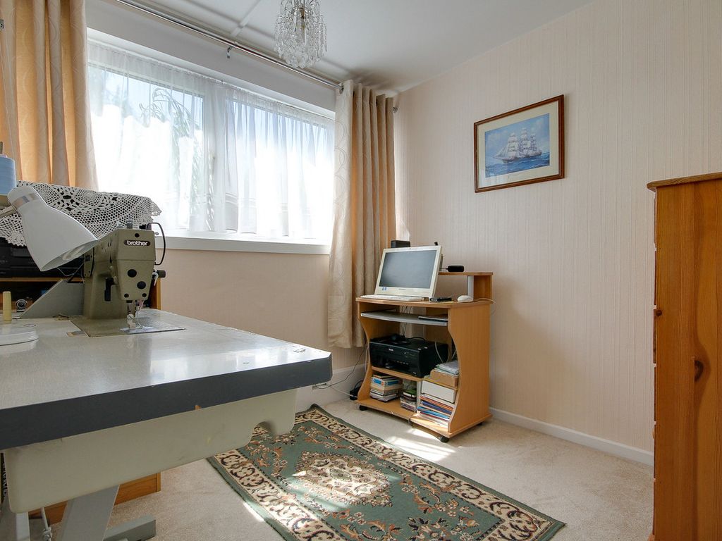 3 bed flat for sale in Ballards Walk, Basildon SS15, £200,000