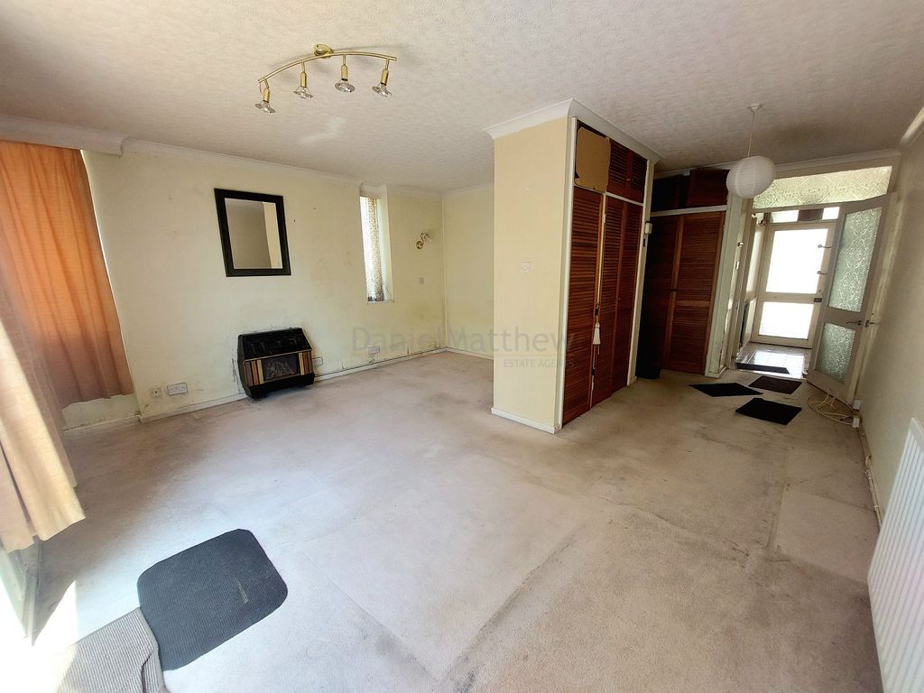 Studio for sale in Mulberry Court, St Nicholas, Barry, Glamorgan. CF62, £85,000