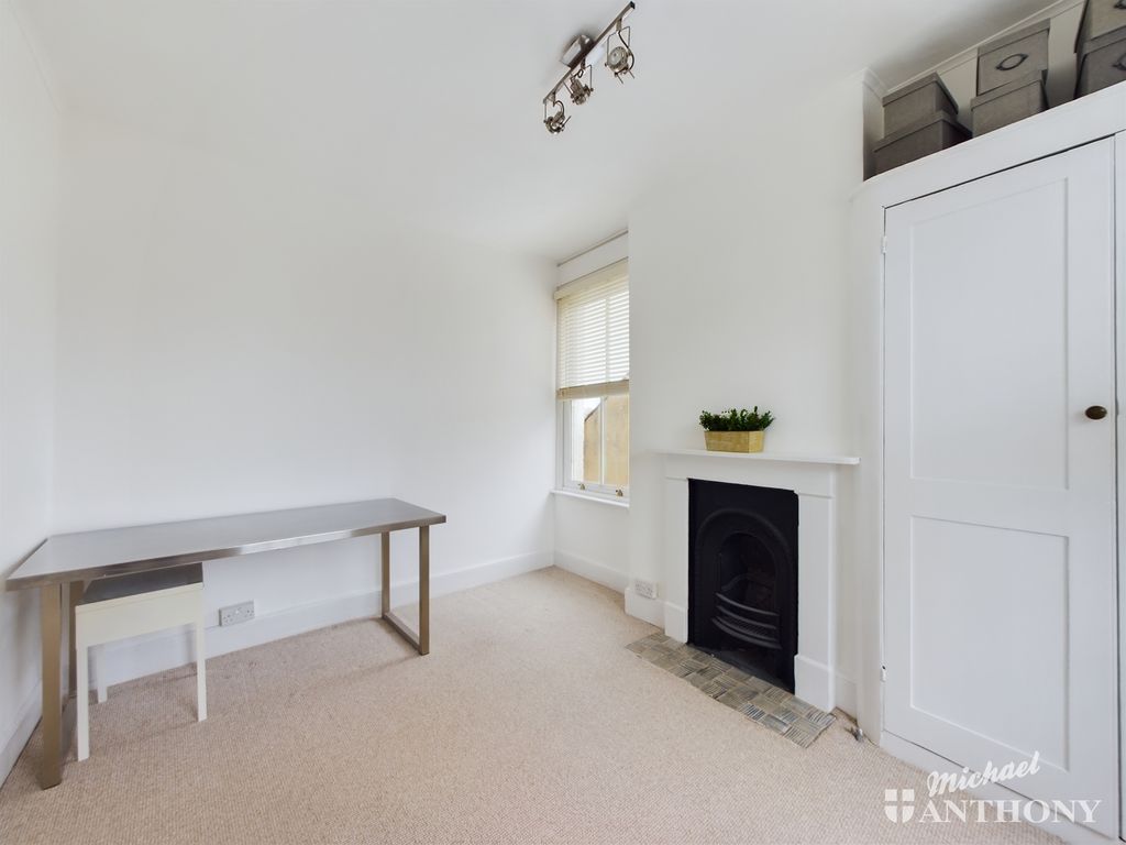 2 bed flat for sale in Granville Street, Aylesbury, Buckinghamshire HP20, £220,000