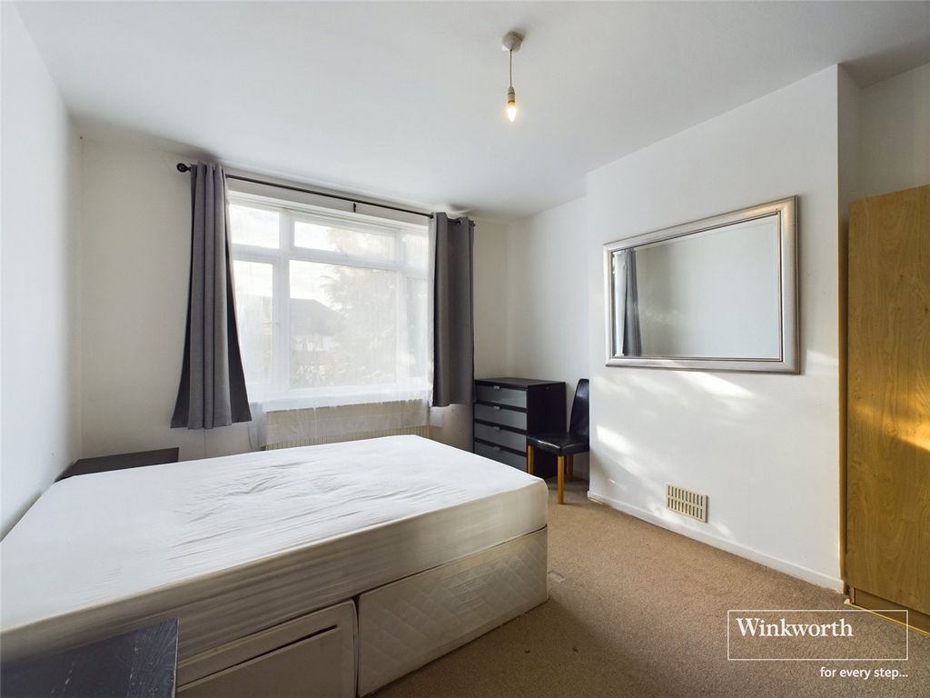 2 bed flat for sale in Haydon Close, London NW9, £310,000