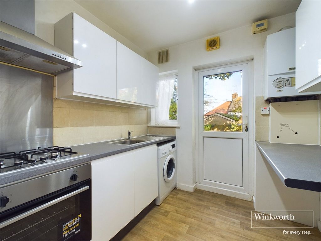 2 bed flat for sale in Haydon Close, London NW9, £310,000