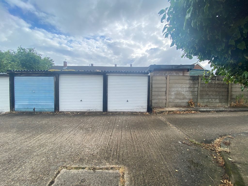 Property for sale in Dellmont Road, Houghton Regis, Dunstable LU5, £12,000
