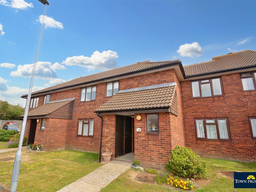 2 bed flat for sale in Swanley Close, Eastbourne BN23, £124,950