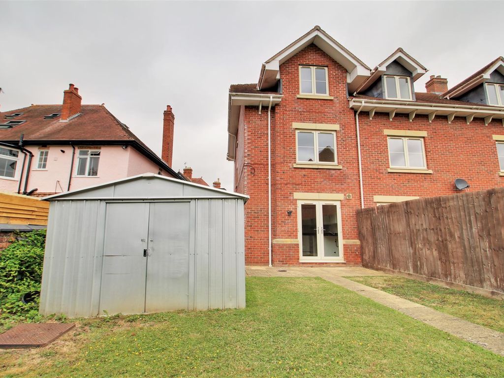 4 bed end terrace house for sale in Alexandra Road, Gloucester GL1, £310,000