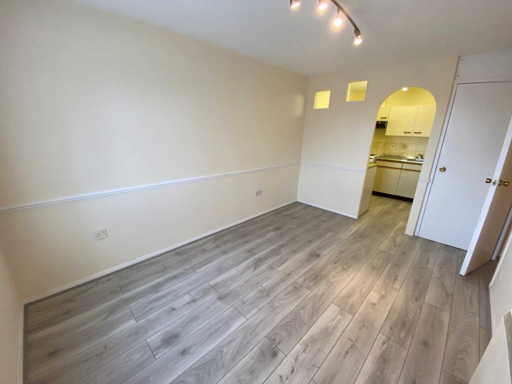 1 bed flat for sale in Danziger Way, Borehamwood WD6, £179,950