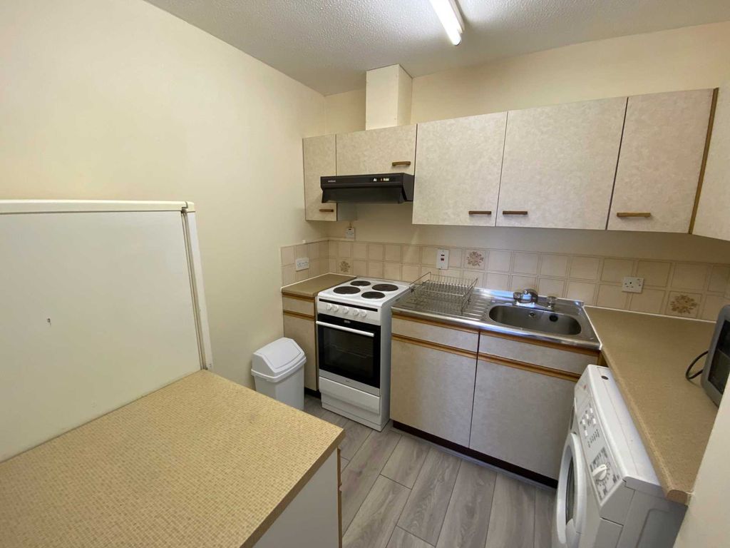 1 bed flat for sale in Danziger Way, Borehamwood WD6, £179,950