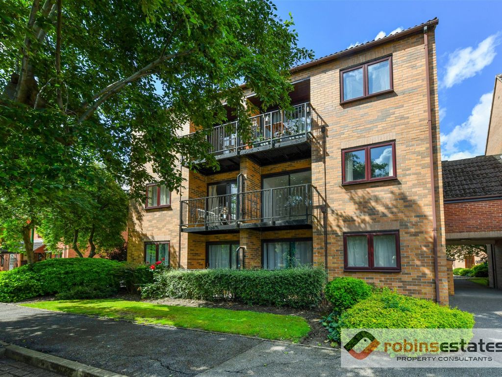 2 bed flat for sale in Heron Wharf, Nottingham NG7, £175,000