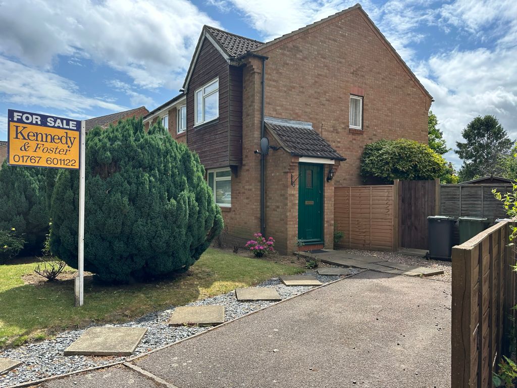 2 bed semi-detached house for sale in Orchard Close, Biggleswade SG18, £272,500