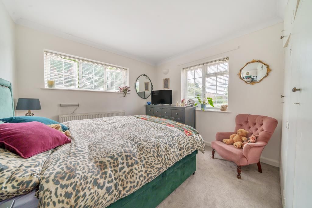 1 bed flat for sale in Windsor, Berkshire SL4, £250,000