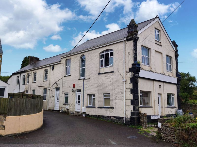 2 bed flat for sale in Fraddon, St. Columb TR9, £175,000