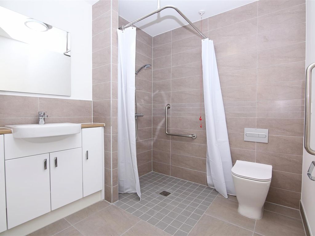 1 bed flat for sale in Knox Court, Bilton Road, Rugby CV22, £251,695