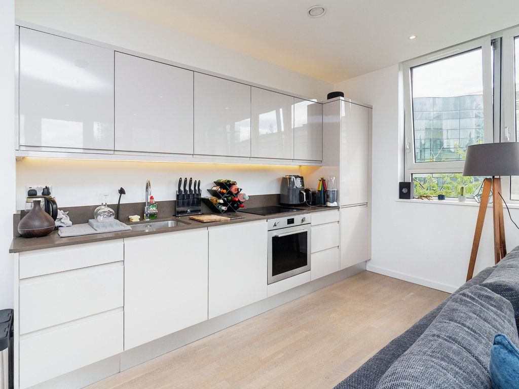 1 bed flat for sale in Silbury Boulevard, Milton Keynes MK9, £235,000