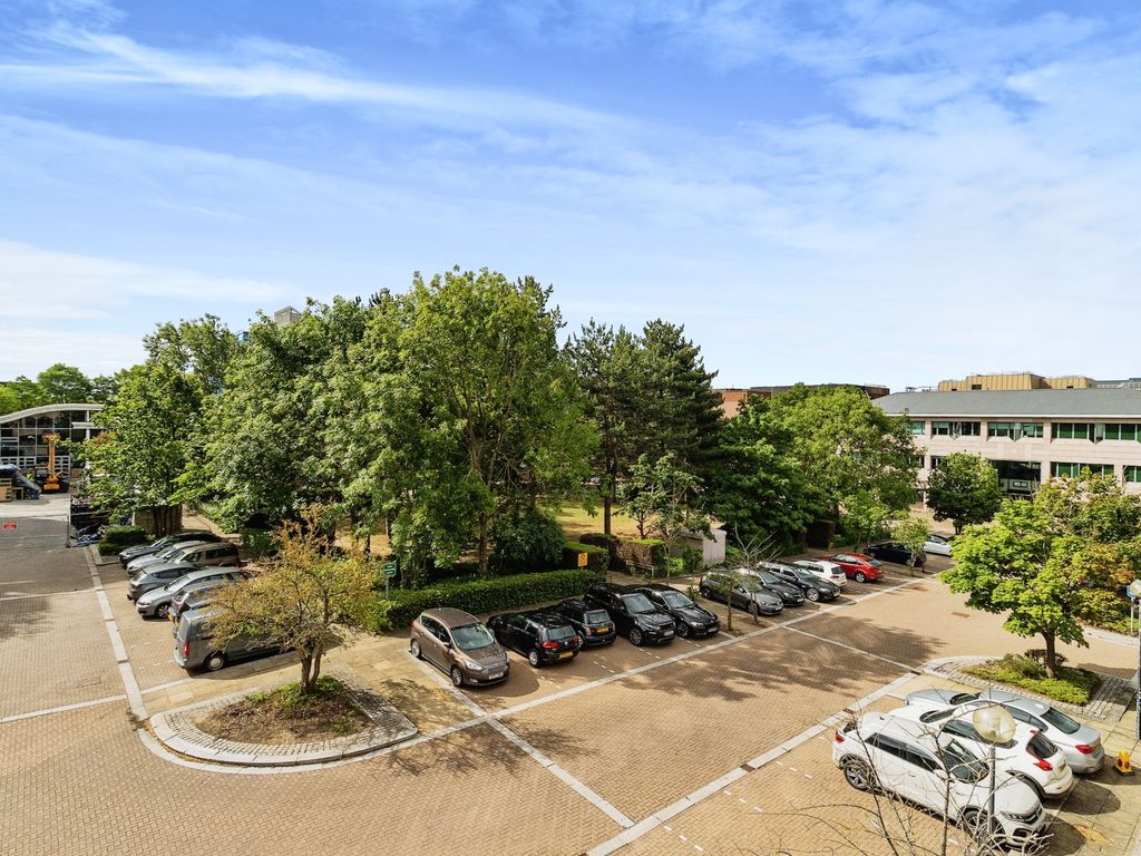 1 bed flat for sale in Silbury Boulevard, Milton Keynes MK9, £235,000