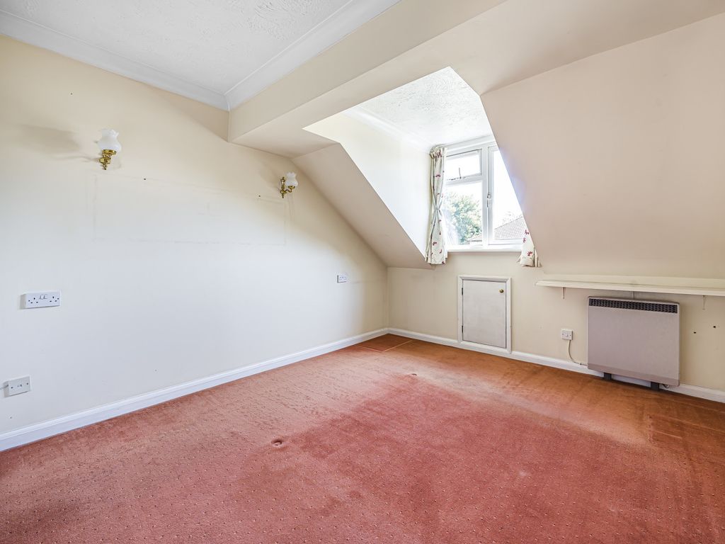 2 bed flat for sale in Ashby Grange, Wallington SM6, £225,000
