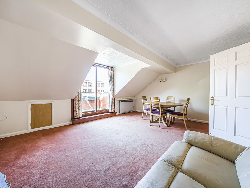 2 bed flat for sale in Ashby Grange, Wallington SM6, £225,000