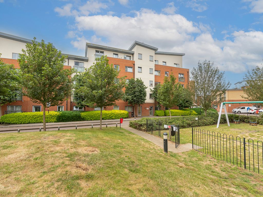 2 bed flat for sale in Charrington Place, St. Albans, Hertfordshire AL1, £96,250