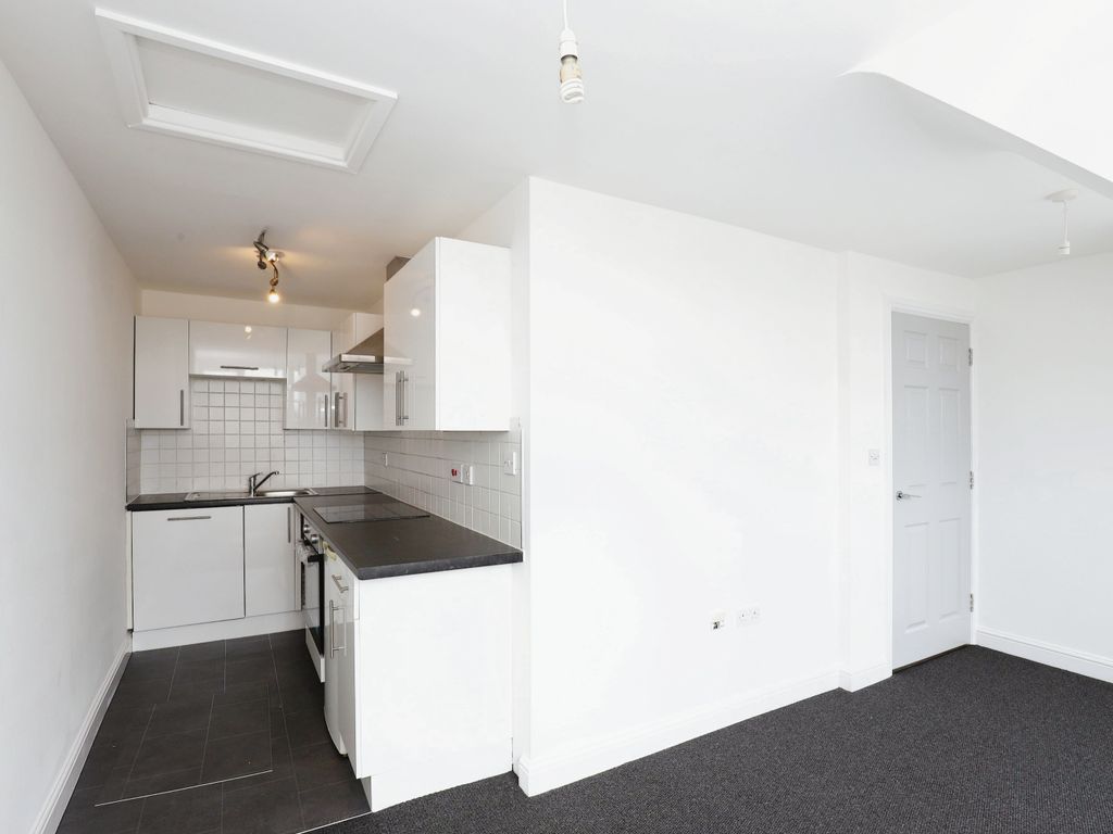 2 bed flat for sale in Woodhouse Road, Sheffield S12, £75,000