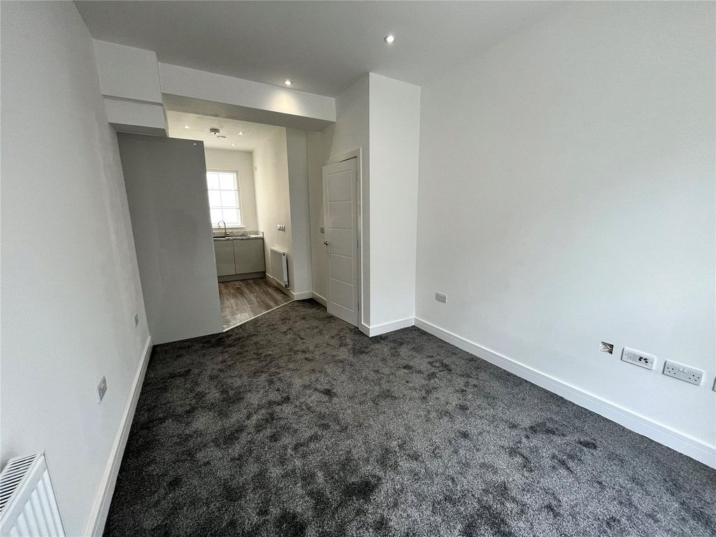 1 bed flat for sale in Harmer Street, Gravesend, Kent DA12, £160,000