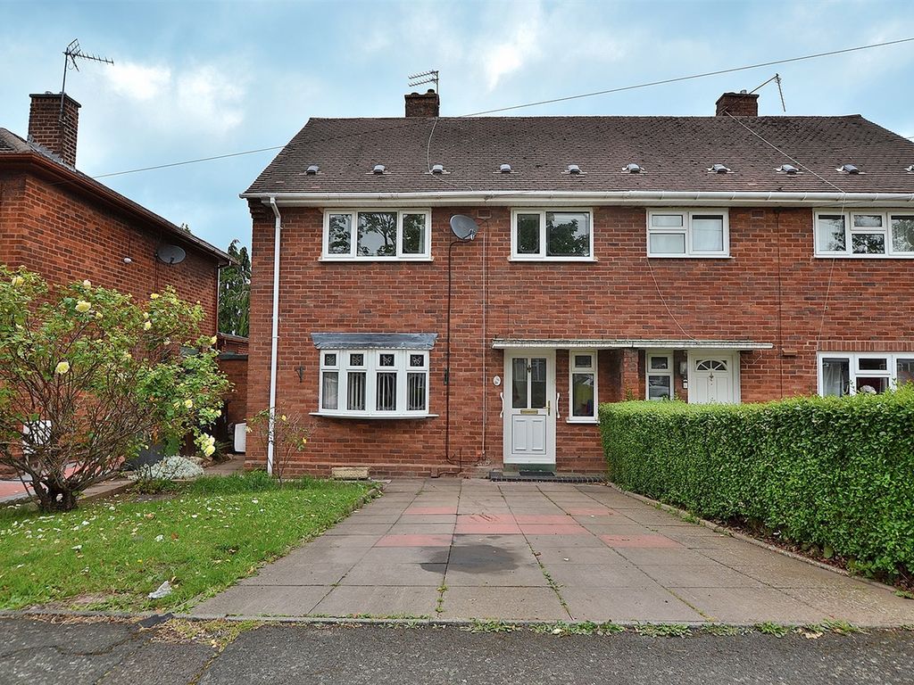 3 bed property for sale in Kinver Drive, Penn, Wolverhampton WV4, £220,000