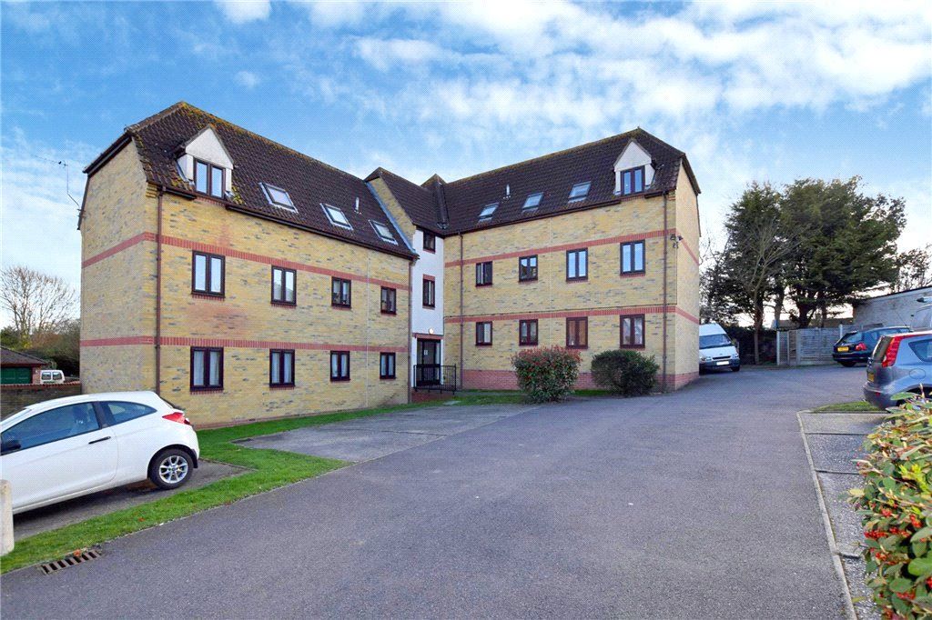 2 bed flat for sale in Abels Road, Halstead, Essex CO9, £150,000