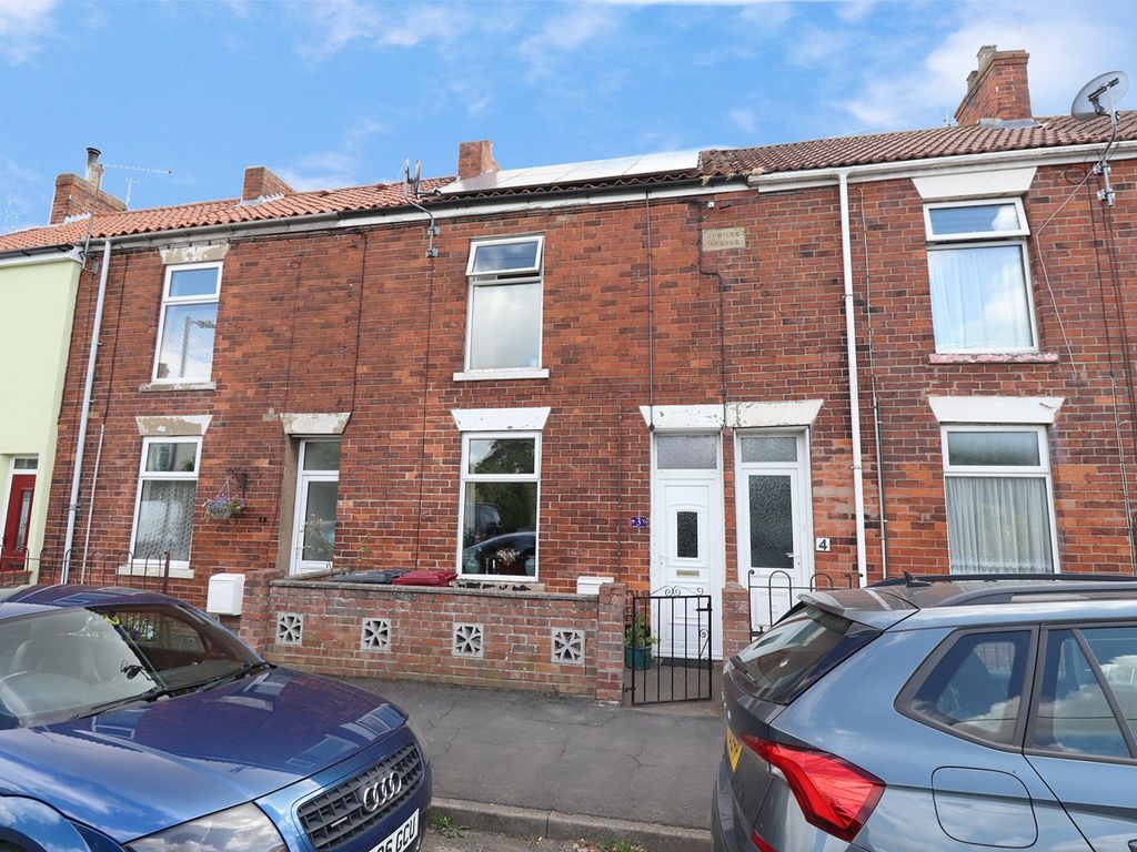2 bed terraced house for sale in Barrow Road, New Holland DN19, £105,000