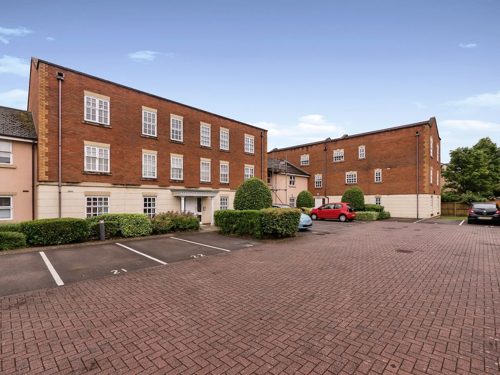 2 bed flat for sale in John Repton Gardens, Brentry, Bristol BS10, £210,000