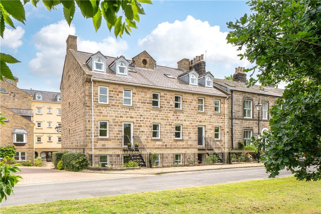 2 bed flat for sale in Church Square, Harrogate, North Yorkshire HG1, £229,950