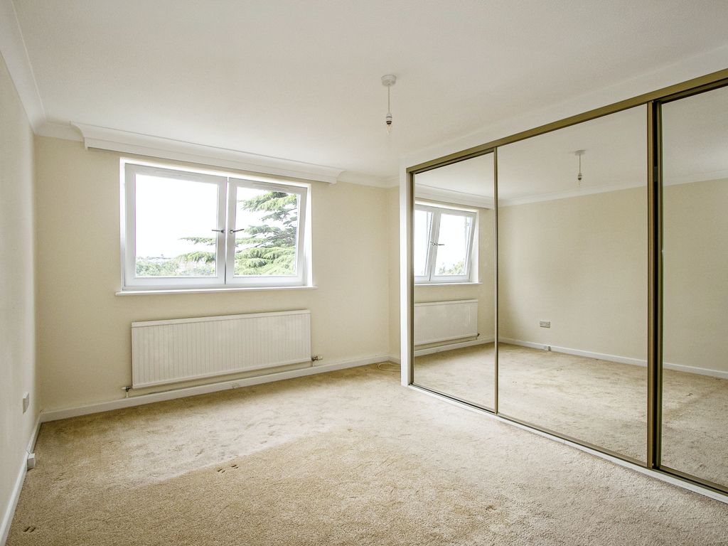 2 bed flat for sale in Branksome Wood Road, Bournemouth, Dorset BH2, £275,000