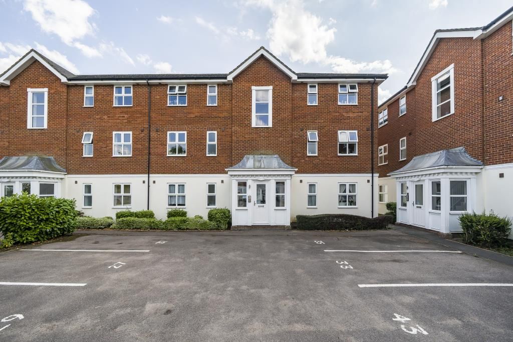 1 bed flat for sale in Whinchat, Aylesbury HP19, £170,000