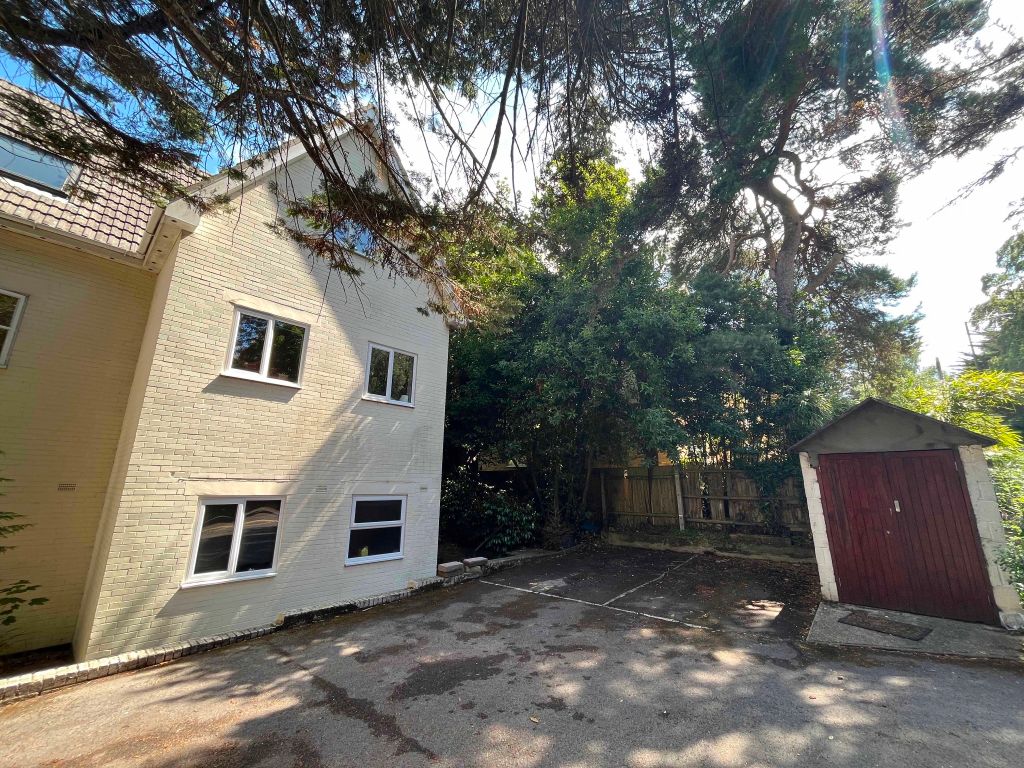 1 bed flat for sale in Crescent Road, Bournemouth BH2, £139,950