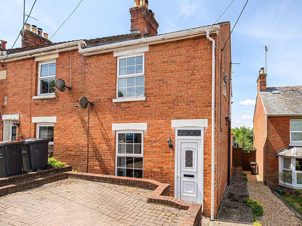 2 bed end terrace house for sale in Old Winton Road, Andover SP10, £289,950
