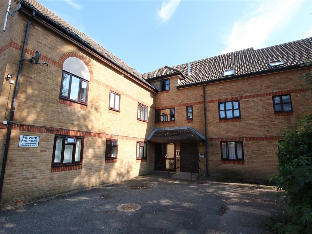 2 bed flat for sale in Chestnut Drive, Soham, Ely CB7, £150,000