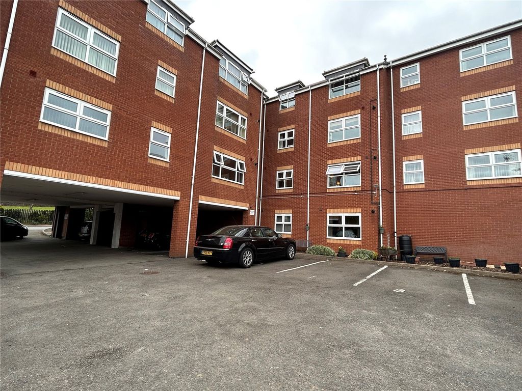 2 bed flat for sale in Coleshill Road, Nuneaton, Warwickshire CV10, £85,000
