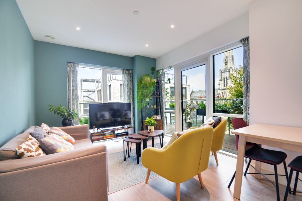 1 bed flat for sale in Dickens Yard, London W5, £118,750