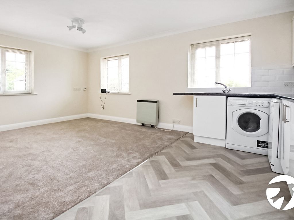 1 bed flat for sale in Footscray Road, London SE9, £170,000