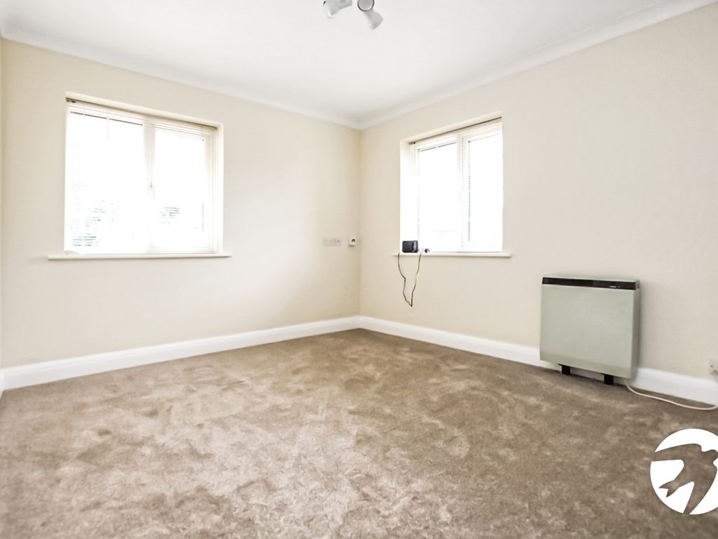 1 bed flat for sale in Footscray Road, London SE9, £170,000
