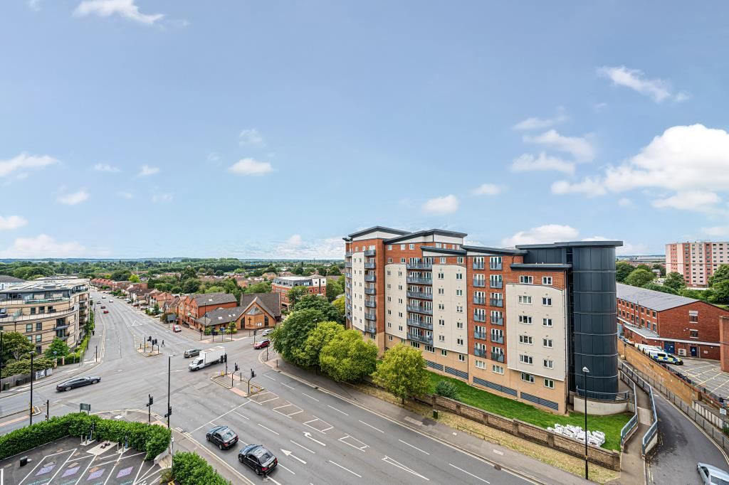 1 bed flat for sale in Slough, Berkshire SL1, £220,000