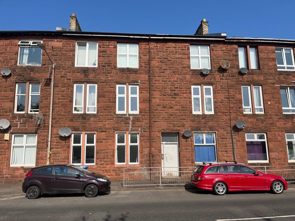 2 bed flat for sale in Townend Road, Dumbarton G82, £62,000