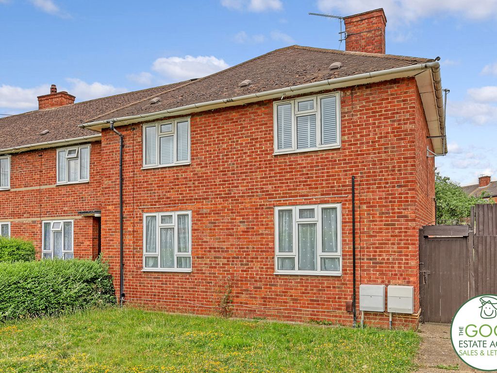 1 bed flat for sale in Chester Road, Loughton IG10, £250,000