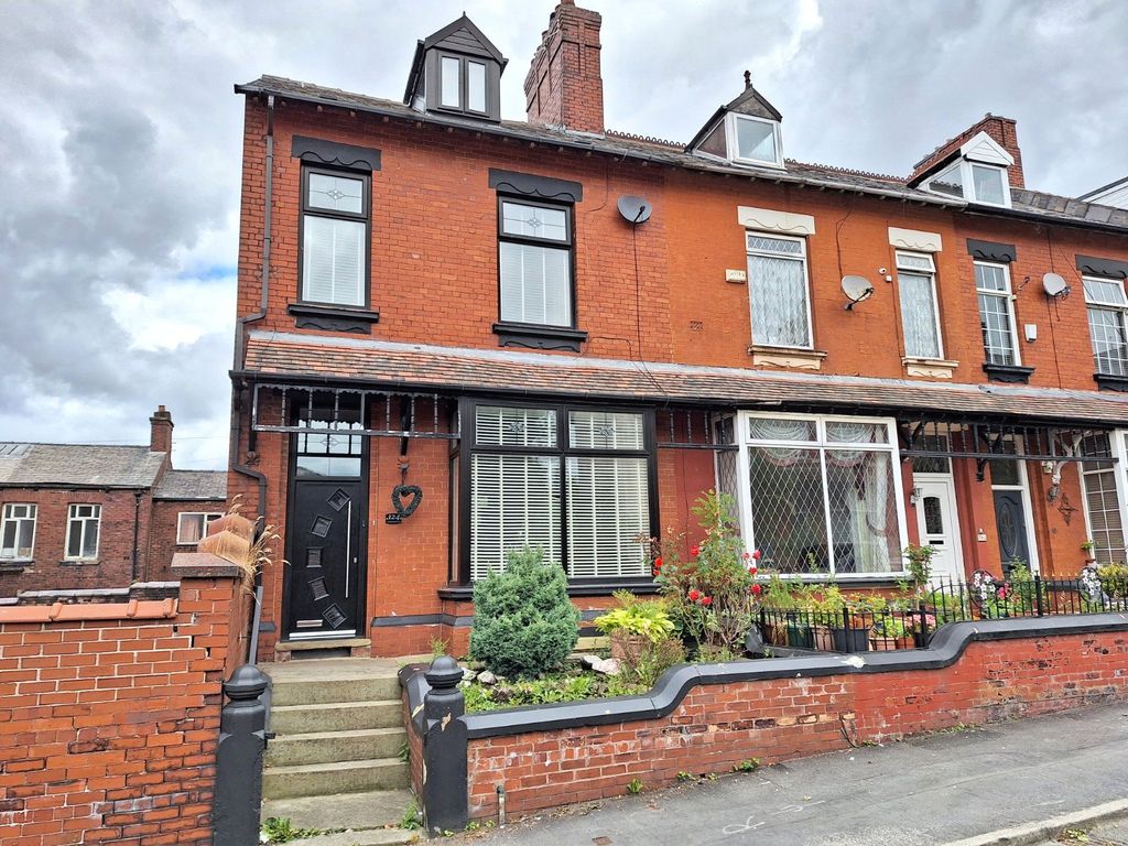 4 bed end terrace house for sale in Werneth Hall Road, Coppice, Oldham OL8, £300,000