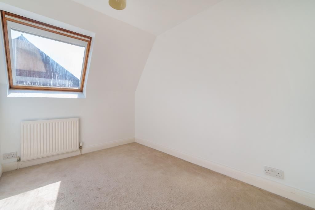 2 bed flat for sale in High Wycombe, Buckinghamshire HP13, £190,000