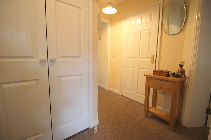 2 bed flat for sale in Loriners Grove, Walsall WS1, £149,950